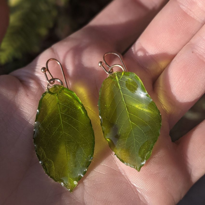 Kratom Leaf Necklace in the Sun Pair